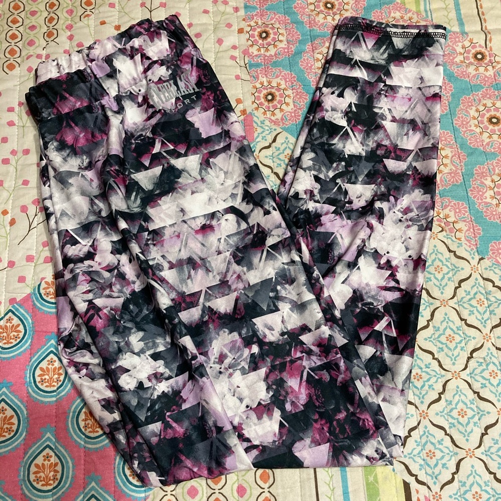 Magenta & Black Vibrant Everlast Sport Leggings